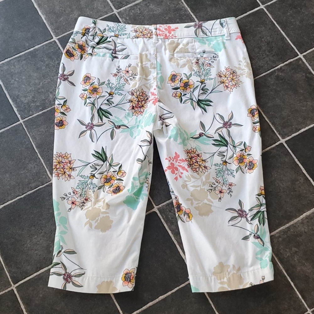 St.John Bay floral women capris size 12P - Picture 3 of 10